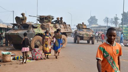 Des soldats français de l'opération Sangaris, à Bangui (Centrafrique), le 14 février 2016. (ISSOUF SANOGO / AFP)