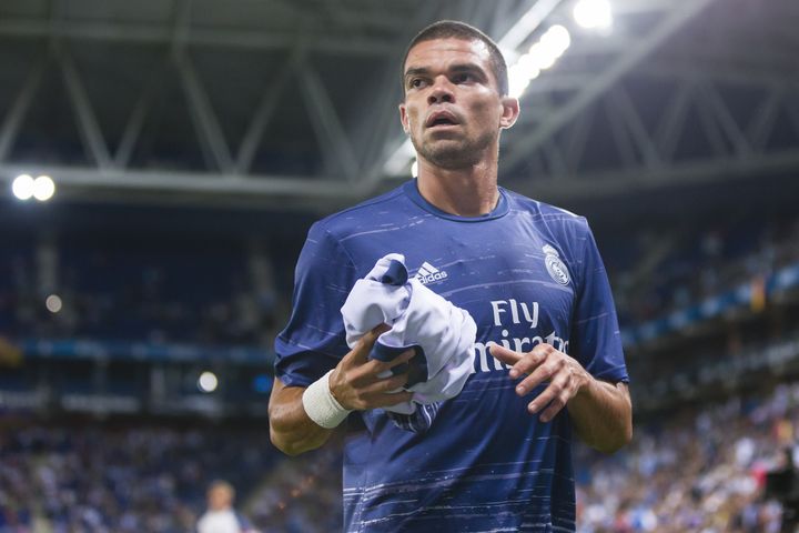 Pepe, le 18 septembre 2016 à Bacelone (Espagne), lors d'un match du Real Madrid. (URBANANDSPORT / NURPHOTO / AFP)