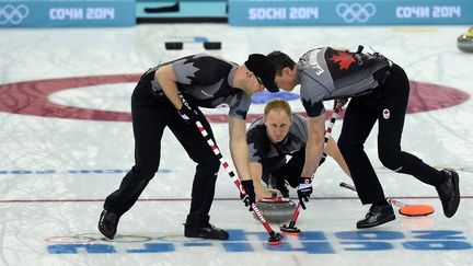 Les Canadiens menés par Brad Jacobs lors de leur sacre olympique à Sotchi