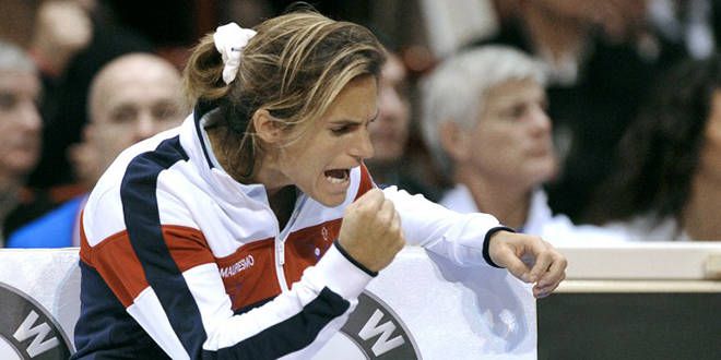 La rage de vaincre d'Amélie Mauresmo sur sa chaise de capitaine