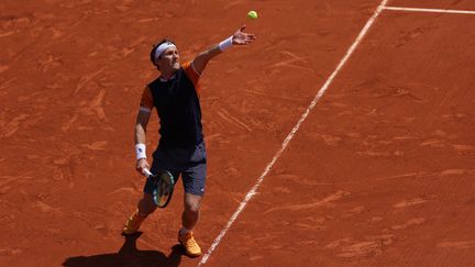 Le Norvégien Casper Ruud rejoint le deuxième tour de Roland-Garros après son succès en trois manches face au Suédois Elias Ymer 6-4, 6-3, 6-2.