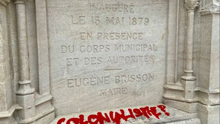 Le maire de Bourges (Cher), Pascal Blanc, a condamné le tag inscrit sur la statue de Jacques Coeur dans sa ville, dans une publication sur Twitter, dimanche 21 juin 2020.&nbsp; (CAPTURE D'ECRAN TWITTER / PASCAL BLANC)