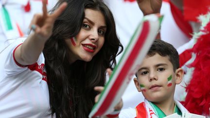 Des supporters iraniens dans les tribunes pendant le match Iran-Nigeria, lundi 16 juin 2014, &agrave; Curitiba (Br&eacute;sil).&nbsp; (BEHROUZ MEHRI / AFP)