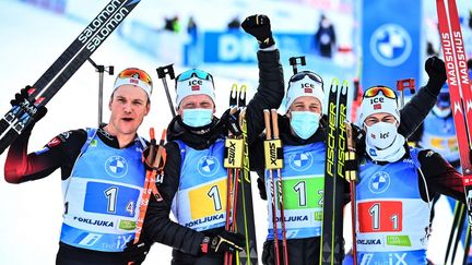 L'équipe de Norvège au sommet pour ce relais masculin des Mondiaux de biathlon à Pokljuka en Slovénie.  (JOE KLAMAR / AFP)