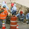 Une opération de recherches sur le site du World Trade Center, en octobre 2006. (MARIO TAMA / GETTY IMAGES NORTH AMERICA)