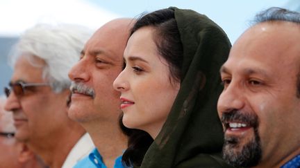 &nbsp; (Asghar Farhadi et l'équipe du film à Cannes © REUTERS/ Jean-Paul Pelissier)