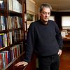 L'écrivain américain Paul Auster chez lui, à Brooklyn (New York, Etats-Unis), le 29 décembre 2006. (TIMOTHY FADEK / CORBIS NEWS / GETTY IMAGES)