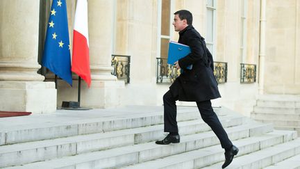 &nbsp; (Manuel Valls à l'Elysée, ce vendredi. Le Premier ministre présentera l'avant-projet de révision constitutionnelle mercredi à l'Assemblée. © MaxPPP)