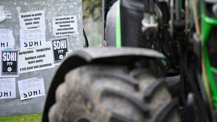 Manifestation contre la présence de Succinate Dehydrogenase Inhibitor (SDHI) dans certains pesticides à Langouet (Îlle-et-Vilaine), le 14 octobre 2019. (DAMIEN MEYER / AFP)