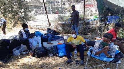 &nbsp;L'exode des réfugiés après l'incendie du camp de Moria, île de Lesbos, Grèce, le 10 septembre 2020. (MARIE-PIERRE VEROT / FRANCE-INFO)