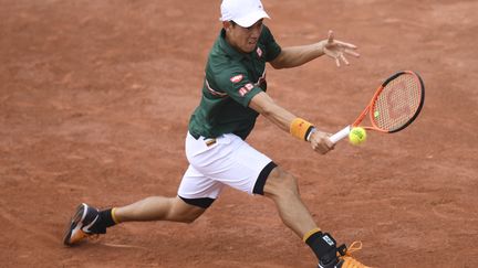 Le Japonais Kei Nishikori sur la terre battue parisienne. (GABRIEL BOUYS / AFP)