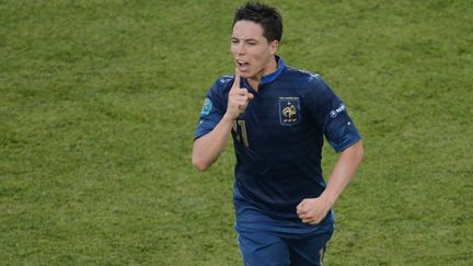 Le fameux geste de Samir Nasri, lors du match France-Angleterre, le 11 juin 2012 en Ukraine. (CARL DE SOUZA / AFP)