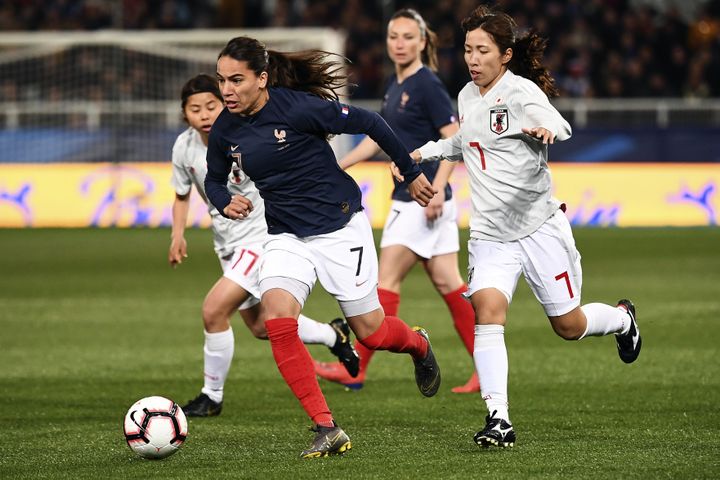 Amel Majri, joueuse de l'équipe de France de football, à Auxerre (Yonne), le 4 avril 2019.
 (ANNE-CHRISTINE POUJOULAT / AFP)