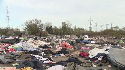 Après les drames du mercredi 24 novembre à Calais (Pas-de-Calais), les passeurs sont montrés du doigt par Londres et Paris. Désormais, ce sont des réseaux internationaux.
 (CAPTURE ECRAN / FRANCEINFO)