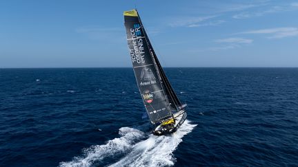 Vendée Globe 2024 : l'avance de Jean Le Cam se réduit, avarie pour Louis Burton...Suivez la position des skippeurs en direct