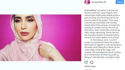 La blogueuse&nbsp;Amena Khan dans une publicité pour la marque L'Oréal, diffusée sur les réseaux sociaux, le 14&nbsp;janvier 2018. (AMENAOFFICIEL / INSTAGRAM)