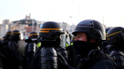 Des CRS à Marseille, lors d'une manifestation des "gilets jaunes", le 1er décembre 2018. (VALERIE VREL / MAXPPP)