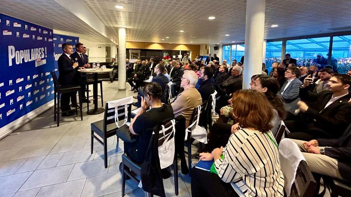 Gérald Darmanin devant des chefs d'entreprise à Poissy (Yvelines), novembre 2024 (PAUL BARCELONNE / FRANCEINFO / RADIO FRANCE)