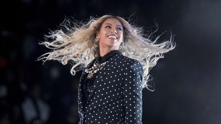 La chanteuse Beyoncé, le 4 novembre 2016 lors d'un concert de soutien à Hillary Clinton, à Cleveland (Ohio). (ANDREW HARNIK / AP / SIPA)