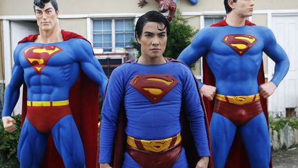 Herbert Chavez, un Philippin de 35 ans multiplie les op&eacute;rations de chirurgie esth&eacute;tiques afin de ressembler &agrave; son idole Superman, Manille, le 12 octobre 2011. (CHERYL RAVELO / REUTERS)