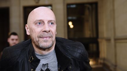 Alain Soral lors de son arrivée au tribunal de Paris, le 12 mars 2015, pour un autre procès. (LOIC VENANCE / AFP)