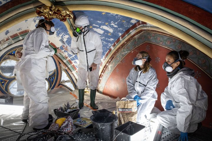 Marie Parant, restauratrice sur le chantier de rénovation de Notre-Dame, le 27 octobre 2020. (FRED DUGIT / MAXPPP)