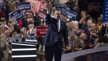 Le sénateur Ted Cruz sur la scène de la convention républicaine, à Cleveland (Etats-Unis), le 20 juillet 2016. (EVAN VUCCI / AP / SIPA)