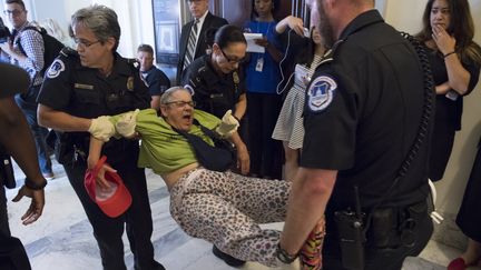 des handicapés manifestent pour le maintien du Medicaid