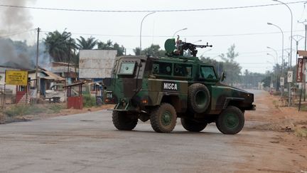 Des soldats de la Misca patrouillent dans le district de Bangui (Centrafrique), le 1er f&eacute;vrier 2014. (ISSOUF SANOGO / AFP)