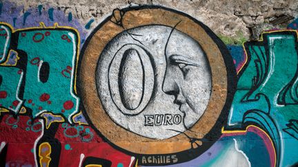 Un graffiti "z&eacute;ro euro" &agrave; Ath&egrave;nes, en Gr&egrave;ce, le 30 juin 2015. (SOCRATES BALTAGIANNIS / DPA / AFP)