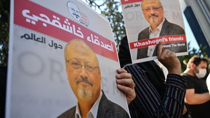 Rassemblement à la mémoire de Jamal Khashoggi, deux ans après son assassinat, à Istanbul le 2 octobre 2020 (OZAN KOSE / AFP)