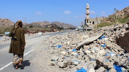 Un combattant yéménite, à Al-Shurayja, dans le sud du Yémen, le 27 mars 2018. (SALEH AL-OBEIDI / AFP)