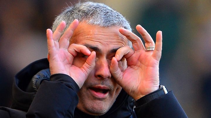 L'entra&icirc;neur de Chelsea, Jos&eacute; Mourinho, lors d'un match &agrave; Hull City (Royaume-Uni), le 11 janvier 2014. (MICHAEL REGAN / GETTY IMAGES EUROPE)