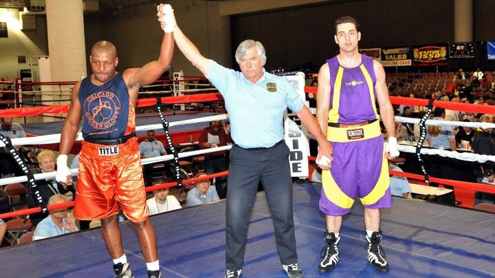 A droite, Tamerlan Tsarnaev, lors d'un tournoi de boxe le 4 mai 2009 &agrave; Salt Lake City (Utah).&nbsp; (GLENN DEPRIEST / GETTY IMAGES)