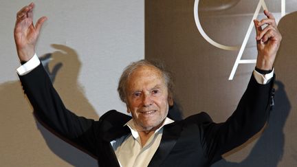 L'acteur Jean-Louis Trintignant, heureux que le film "Amour"&nbsp;de Michael Haneke, dans lequel il joue, ait re&ccedil;u la Palme d'or, le 27 mai 2012. (JEAN-PAUL PELISSIER / REUTERS)