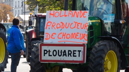 Plusieurs slogans contre le pr&eacute;sident de la R&eacute;publique dans la manifestation parisienne des agriculteurs le 3 septembre 2015 : "Hollande producteur de ch&ocirc;meurs" (CITIZENSIDE/RICHARD HOLDING / AFP)