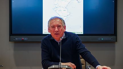 Le Premier ministre François Bayrou a fait une visioconference à la mairie de Pau, mercredi 25 décembre, pour notamment évoquer les aides a mettre en place pour aider Mayotte apres le passage du cyclone Chido (NICOLAS SABATHIER / MAXPPP)