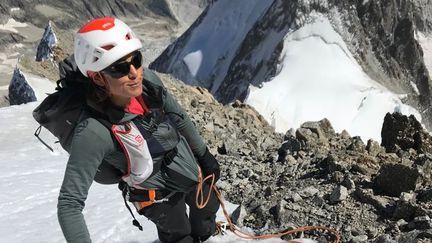 Liv Sansoz&nbsp;sur l'un des sommets des Alpes. (R.SCHAELI)