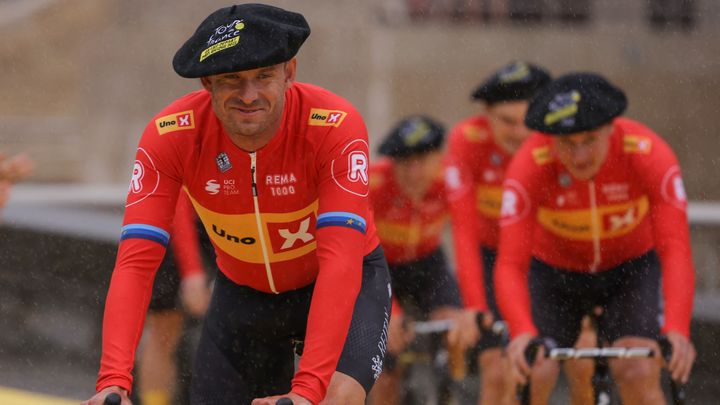 Le leader d'Uno X Alexander Kristoff, ici pendant la présentation des équipes le 29 juin, visera une cinquième victoire sur le Tour de France. (THOMAS SAMSON / AFP)