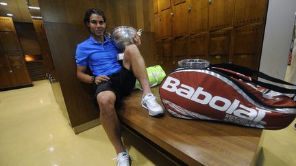 Le 6 juin 2010, Rafael Nadal prend sa revanche en finale face au Suédois Robin Söderling (6-4, 6-2, 6-4), qui lui avait infligé en 2009 sa première défaite porte d'Auteuil après quatre titres pour ses quatre premières participations. (BORIS HORVAT / AFP)