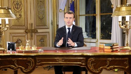 Le président de la République, Emmanuel Macron, s'adresse à la nation depuis l'Elysée, le 10 décembre 2018. (LUDOVIC MARIN / POOL)