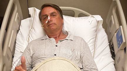 Photo publiée sur Twitter par le président brésilien, Jair Bolsonaro, après son admission dans un hôpital de Sao Paulo (Brésil) pour une probable occlusion intestinale, le 3 janvier 2021. (MAXPPP)