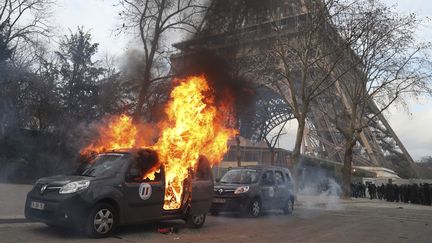 "Gilets jaunes" : l'acte 13 marqué par le retour des casseurs