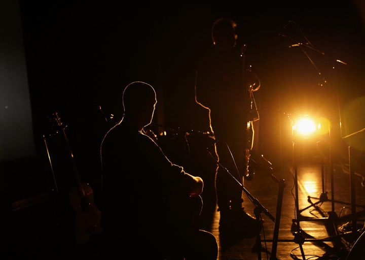 Les silhouettes de Philippe Mouratoglou et Jean-Marc Foltz lors de leur concert à D'Jazz Nevers
 (Maxim François)