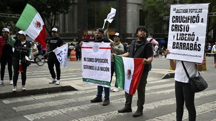 Protesters outside the Mexican Senate on September 5, 2024. (ALFREDO ESTRELLA / AFP)