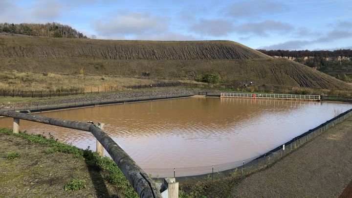 Le second bassin de la station de pompage et de traitement de Vouters à Freyming-Merlebach (Moselle),&nbsp;le 27 octobre 2021. (FABIEN MAGNENOU / FRANCEINFO)