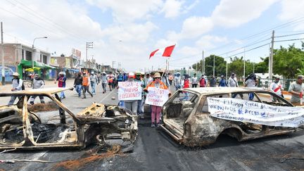 Des manifestants à Arequipa, au Pérou, le 16 décembre 2022. (DIEGO RAMOS / AFP)