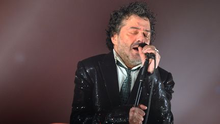 Le chanteur Rachid Taha, le 7 décembre 2012 à Rennes (Ille-et-Vilaine). (THOMAS BREGARDIS / AFP)