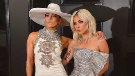 Jennifer Lopez et Lady Gaga aux Grammy Awards à Los Angeles, le 10 février 2019 (ADMEDIA/SIPA)