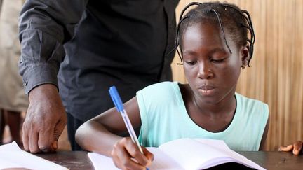 A partir de septembre 2017, quelques 216 écoles primaires réparties sur tout le Bénin dispenseront des cours d'anglais. (Photo AFP/Pascal Deloche)